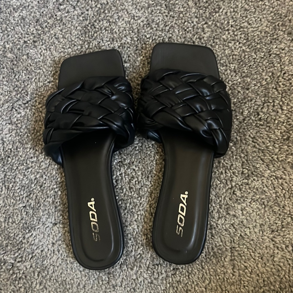 Women’s size 7 sandals